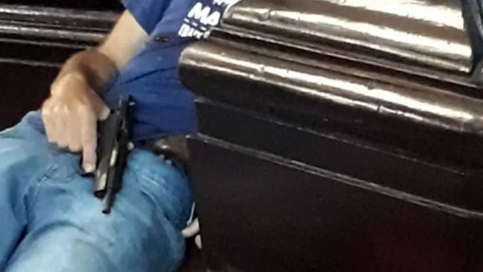   O homem invadiu a Catedral Metropolitana de Campinas, no interior de São Paulo, durante a realização de uma missa, matou quatro pessoas e se matou em seguida