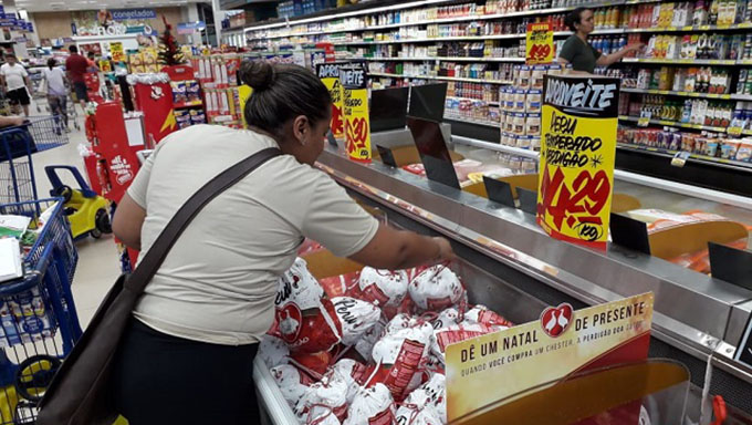   [BOAS FESTAS] Veja o que abre e o que fecha na véspera e no dia do Natal. Os supermercados, por exemplo, terão funcionamento normal no dia 24, véspera de natal, e fecha na terça-feira (25), dia do Natal. O mesmo acontece com a véspera do ano novo. No dia 31, o funcionamento é normal, e fecha no dia 1º de janeiro