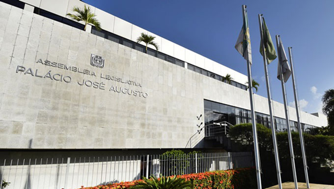   A determinação dos conselheiros de contas aconteceu para que Poder Legislativo se adequasse à regra de proporcionalidade, que prevê que um órgão público não deve ter mais servidores comissionados que efetivos