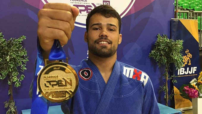   Mossoroense de nascimento Matheus Gadelha passou por mais de 40 cidades, em 18 países da Ásia e Europa, lutando Jiu Jitsu. “Passei dificuldade, mas me sinto vitorioso”, diz atleta que ganhador de 8 medalhas durante sua aventura em territórios desconhecidos