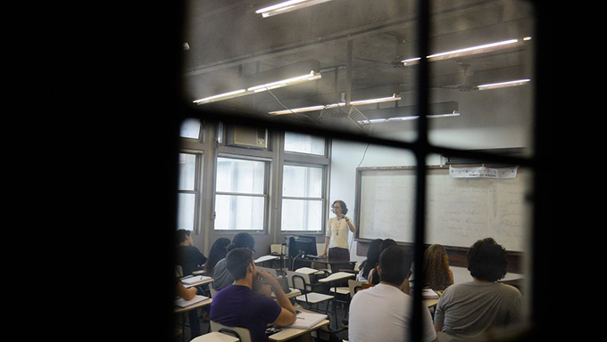   Nesta edição, o ProUni vai oferecer 243.888 bolsas de estudo em 1.239 instituições particulares de ensino