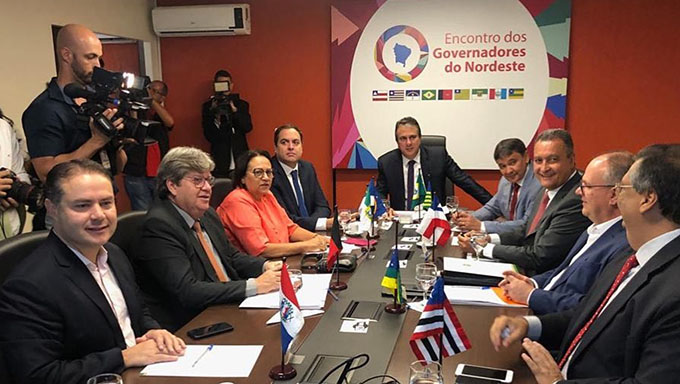   Os nove governadores do Nordeste estão reunidos em Brasília, na representação do governo do Ceará, nesta quarta-feira (6), para discutir a reforma da previdência e o pacote de Lei Anticrime, apresentado na última segunda-feira (4) pelo ministro da Justiça Sérgio Moro