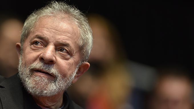   Mesmo com a nova condenação, desta vez pelo episódio do sítio em Atibaia , o presidente Luiz Inácio Lula da Silva tem chances de ser transferido para o regime semiaberto, ou para a prisão domiciliar