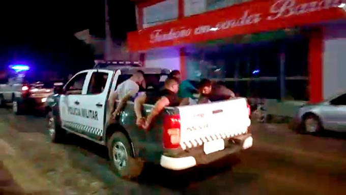   Momento que os primeiros assaltantes acusados de matarem o soldado Ildônio foram presos em Caraúbas no mês de agosto de 2018