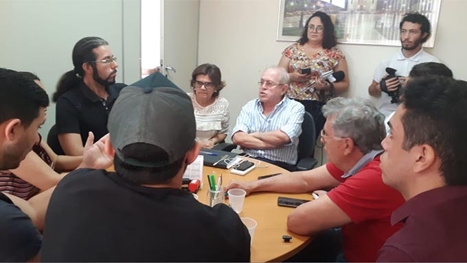   Os estagiários tiveram seus contratos rompidos no final do ano passado sem aviso prévio e gerou controvérsia e prejuízos para as pessoas