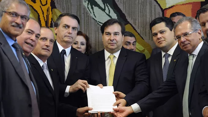   Depois da eleição, o ministro Paulo Guedes disse que bastaria dar uma “prensa” no Congresso para aprovar a reforma da Previdência. Se alguém no governo ainda acreditava nisso, ontem foi o dia de cair na real