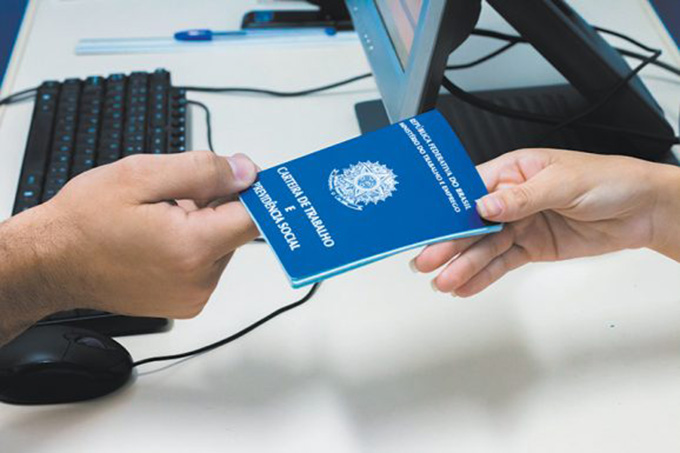   O desemprego, medido pela Pesquisa Nacional por Amostra de Domicílios (Pnad), caiu em 18 das 27 unidades da federação de 2017 para 2018