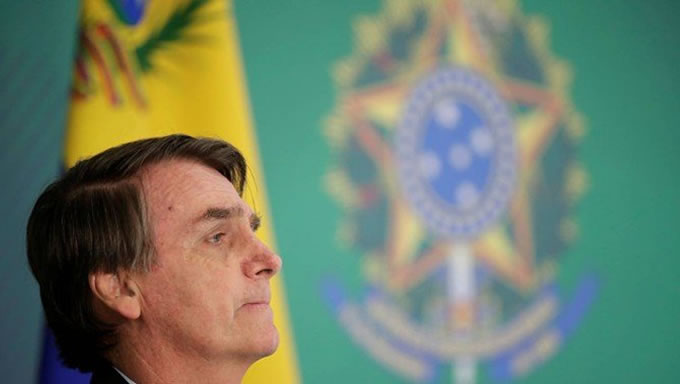   Especialistas ouvidos pela AGÊNCA O GLOBO nesta quarta-feira classificaram como inadequadas as publicações feitas pelo presidente Jair Bolsonaro em relação a atos obscenos no carnaval de rua