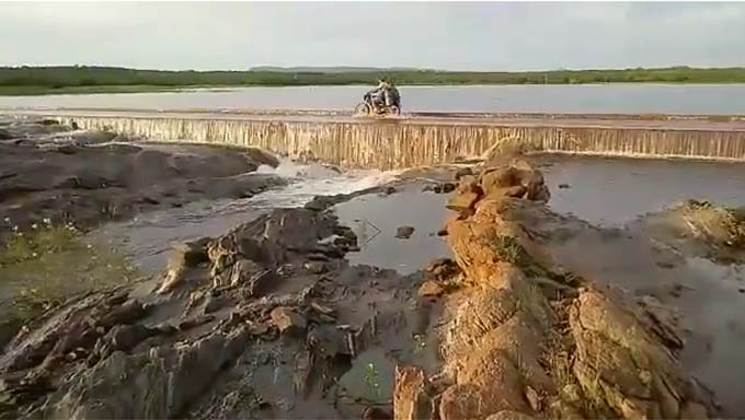   Açude do Beldroega, em Paraú, começou a sangrar na noite deste sábado, dia 23. Abastece o Mendubim, em Assu; Já o Pataxo, em Ipanguaçu, havia começado quinta-feira, 22.