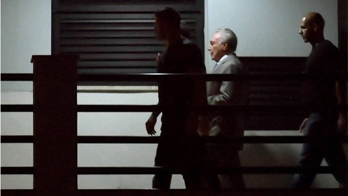   O desembargador Antonio Ivan Athié, do Tribunal Regional Federal da 2ª Região, determinou, nesta segunda-feira (25), a soltura do ex-presidente Michel Temer