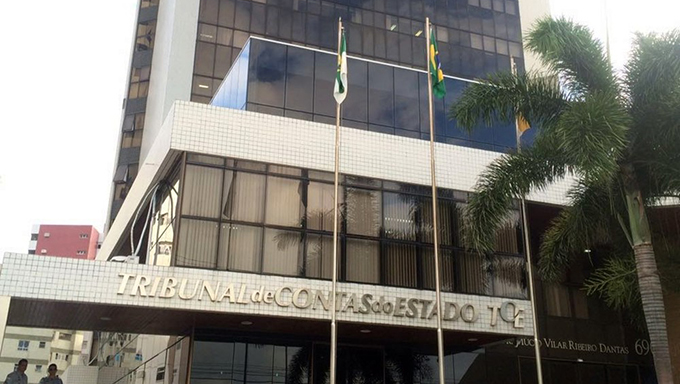   Uma auditoria do Tribunal de Contas do Estado apontou que 10, das 167 prefeituras do Rio Grande do Norte, têm mais servidores temporários que efetivos