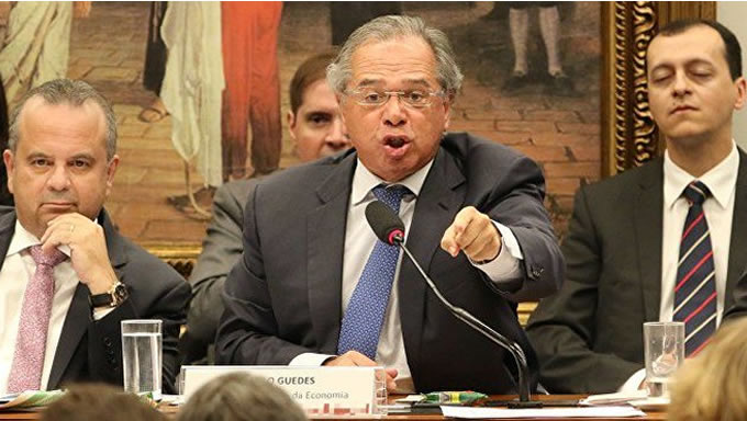   Paulo Guedes não recebeu nada bem os apelidos e retrucou se distanciando do microfone para não ser ouvido por todos e mirando suas palavras a Zeca Dirceu: "Eu não vim aqui para ser desrespeitado, não"