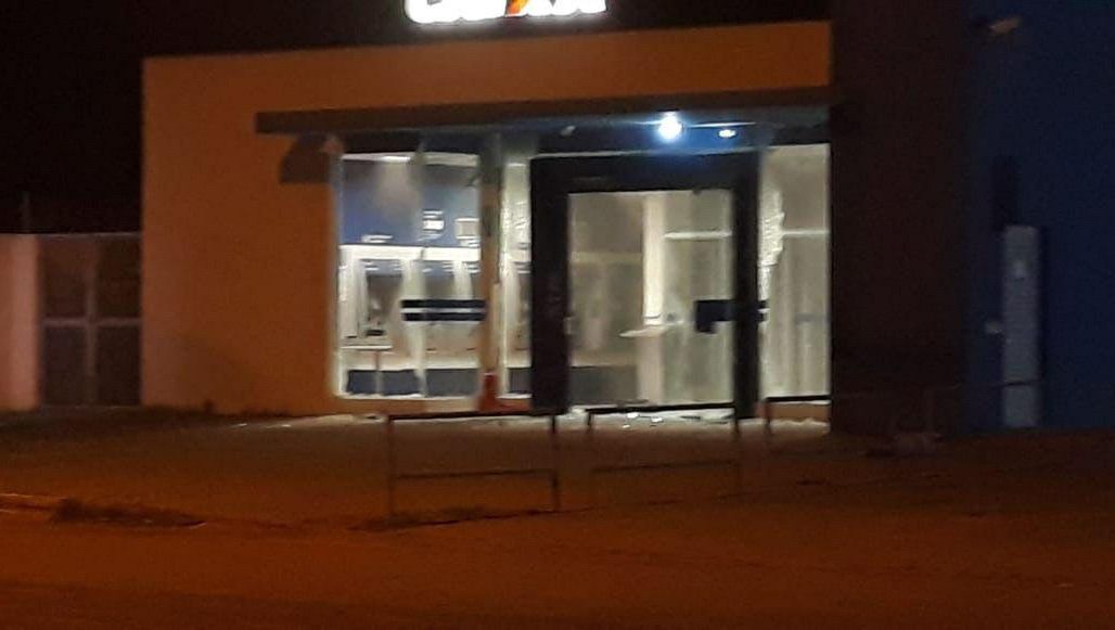  As duas agências foram atacadas simultaneamente, em uma ação coordenada. 