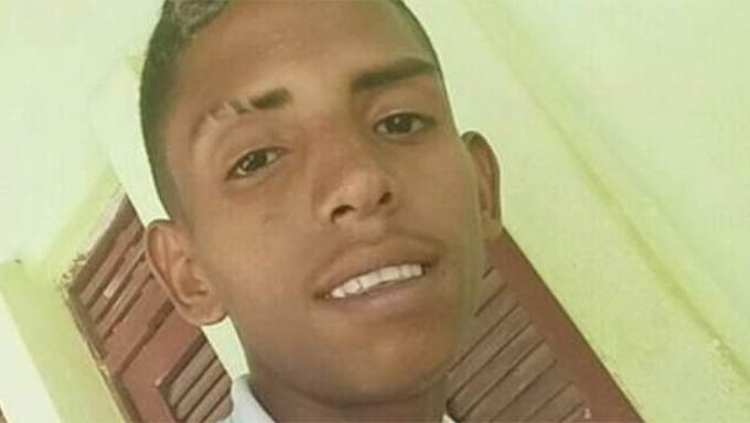   Ronald dos Santos foi encontrado morto a tiros no início da manhã deste sábado numa área de vegetação fechada perto do Caic do Bairro Belo Horizonte