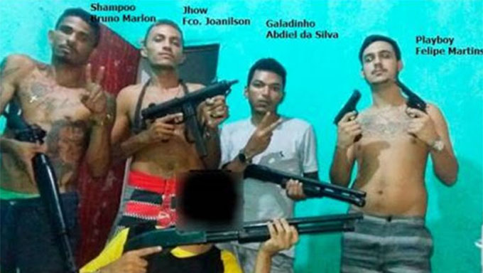   Acusados do ataque no "Baile da Favela" possam para foto antes do ataque que deixou 5 mortos e mais de dez baleados em Mossoró