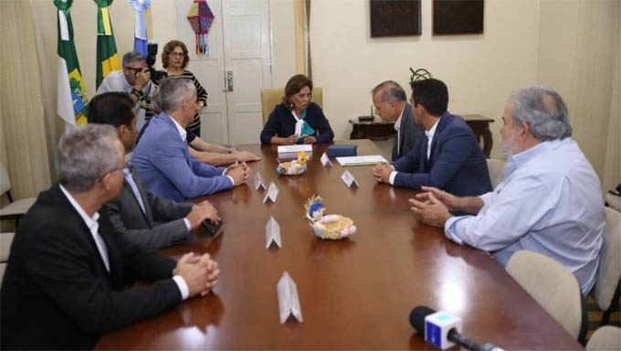   Presidente da Petrorecôncavo, Marcelo Magalhães, em reunião com a prefeita Rosalba Ciarlini e a presidente da Câmara Izabel Montenegro