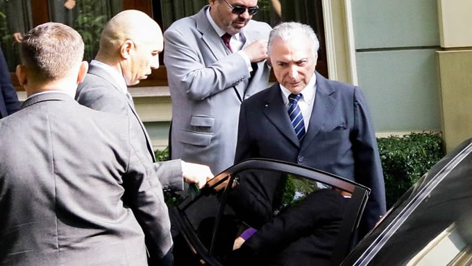   O ex-presidenteMichel Temer (MDB) deixou sua casa, no Alto de Pinheiros, Zona Oeste de São Paulo, às 14h45 desta quinta-feira para se apresentar àJustiça