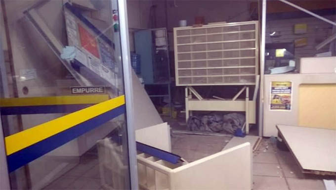   Sede do Correios em São Rafael ficou totalmente destruída pelas explosões; bandidos não teriam conseguido levar os valores que estariam na agencia