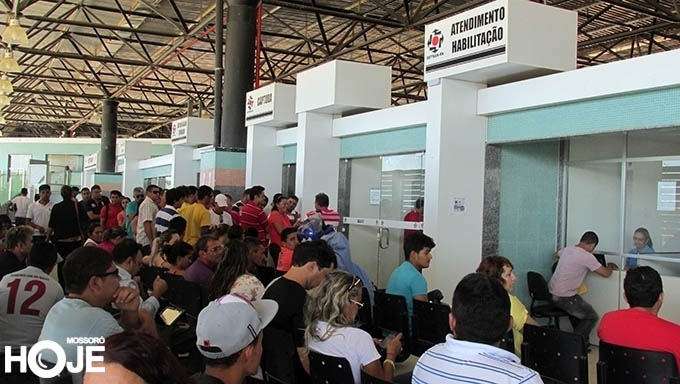   A partir desta segunda-feira (01/07), os usuários dos serviços de Registro de Veículos, Habilitação e Administrativos, deverão comparecer no horário de atendimento das 7h às 13h , de segunda à sexta-feira. 