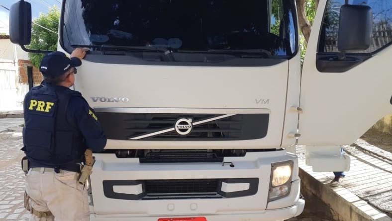   O veículo foi apreendido novamente e o condutor encaminhado para a Delegacia de Polícia Civil de Mossoró.