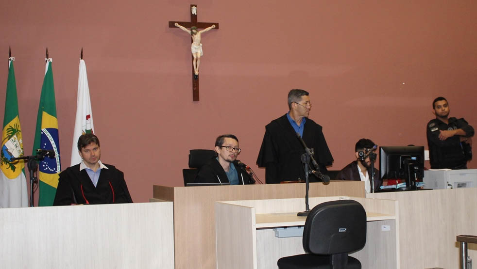   Os trabalhos serão presididos pelo juiz Vagnos Kelly Figueiredo de Medeiros. O promotor Italo Moreira Martins vai funcionar na acusação.