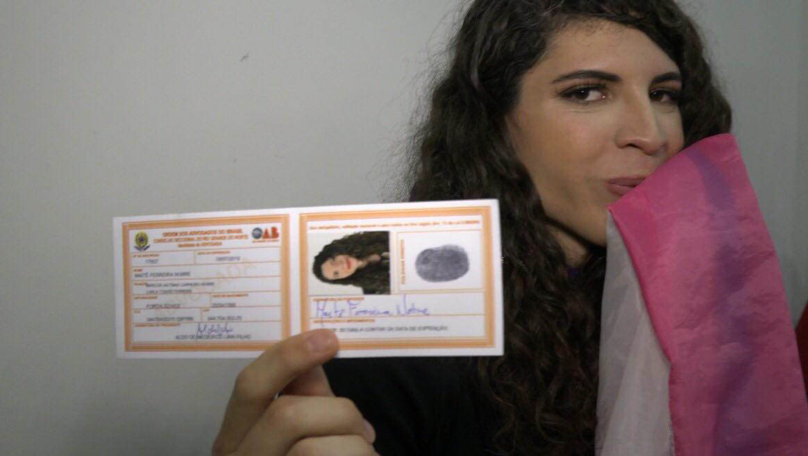   Primeira advogada trans de Mossoró e segunda em todo o Rio Grande do Norte, Maitê Ferreira recebeu a carteira da Ordem do Advogados do Brasil (OAB), nesta quinta-feira (8), em solenidade na Subseccional de Mossoró.