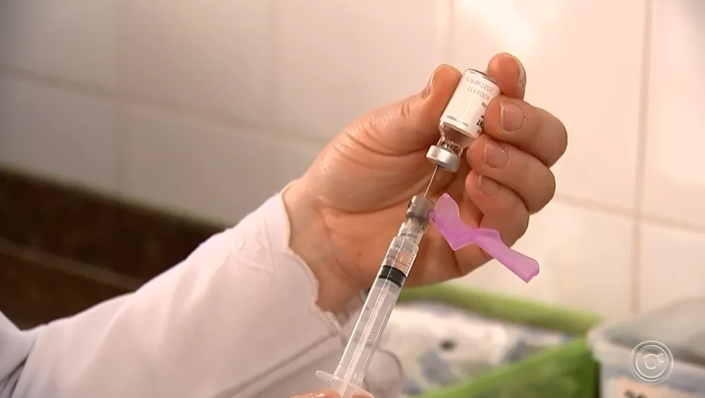   Sesap inicia vacinação de bebês entre 6 e 11 meses contra o sarampo. A dose de reforço da vacina é uma recomendação do Ministério da Saúde e vale para todos as crianças nessa faixa etária.