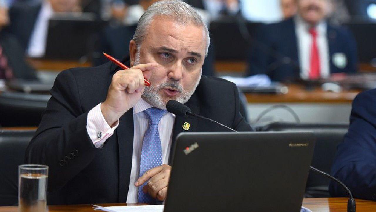   “A Reforma da Previdência, aprovada em primeiro turno ontem (1º) no Senado Federal, é um verdadeiro ataque aos direitos da classe trabalhadora”, afirma o Senador Jean Paul Prates, que votou contra a reforma.