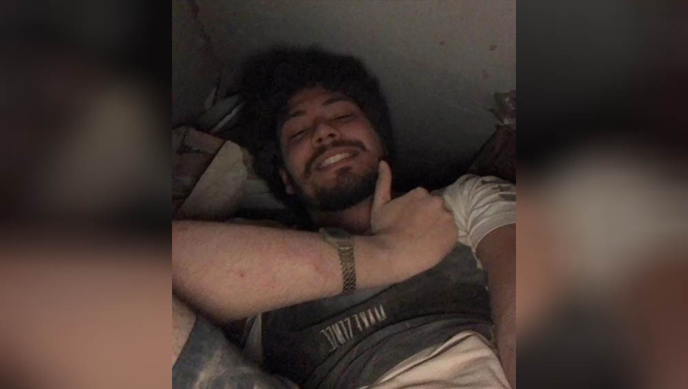  Universitário David Sampaio soterrado nos escombros de um prédio de sete andares em selfie enviada ao grupo de WhatsApp da família. Ele terminou resgatado pelo  Corpo de Bombeiros de Fortaleza