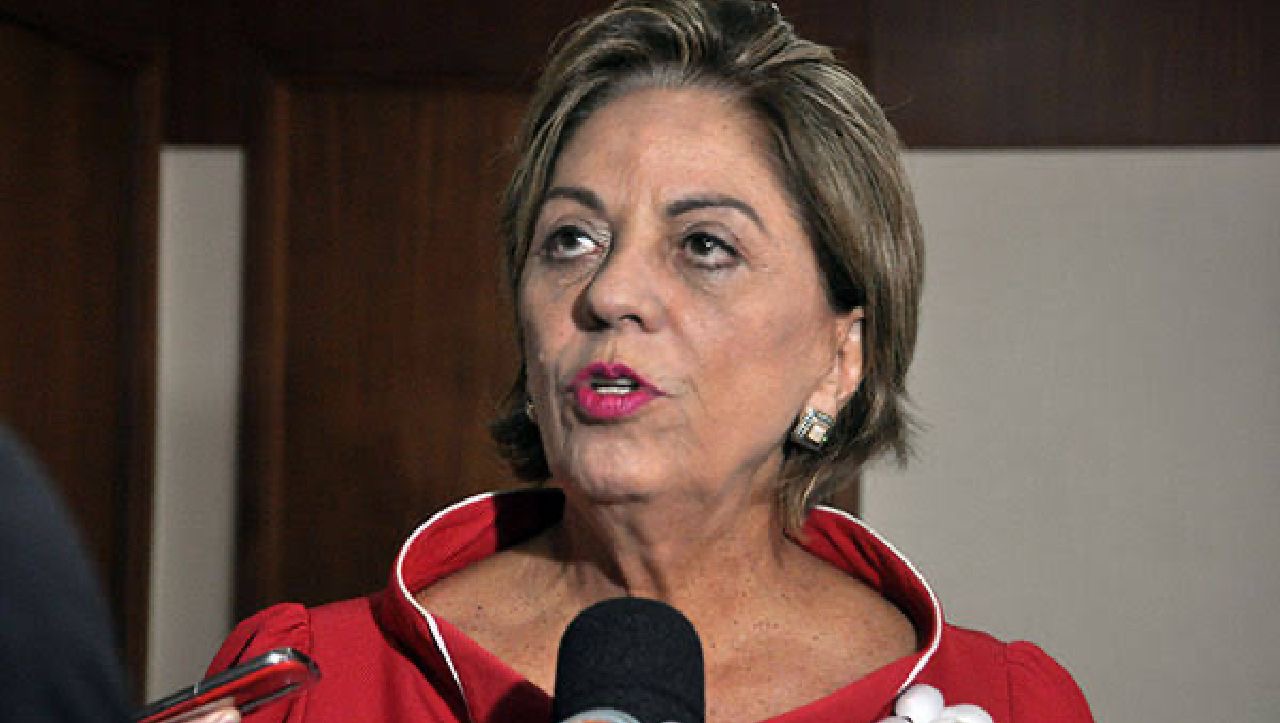   Prefeita Rosalba Ciarlini, de Mossoró, quer comprometer o FPM do município para pegar "urgente" R$ 150 milhões emprestados na Caixa. Vereador Genilson Alves teme que recursos sejam desviados para fins eleitoreiros