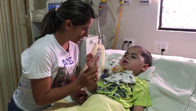   Francisco Lucca, que lutava contra a Amiotrofia Muscular Espinhal (AME) morreu na manhã desta segunda-feira (28), após 4 anos internado em UTI.