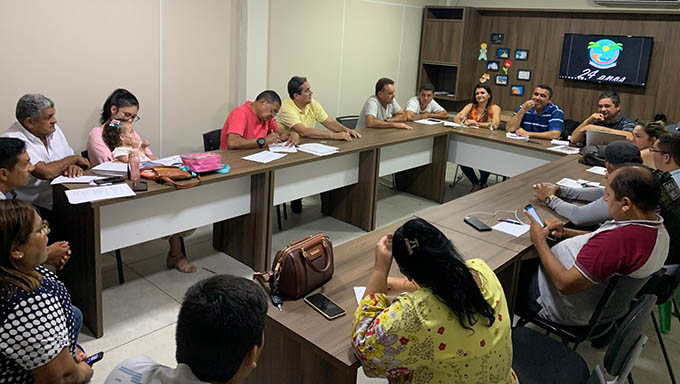   Prefeito Josinaldo Marcos conversou com os secretários sobre o que fazer e como fazer para que Tibau tenha uma intensa programação alusiva ao seu aniversário de emancipação politica e administrativa no período de 19 a 22 de dezembro
