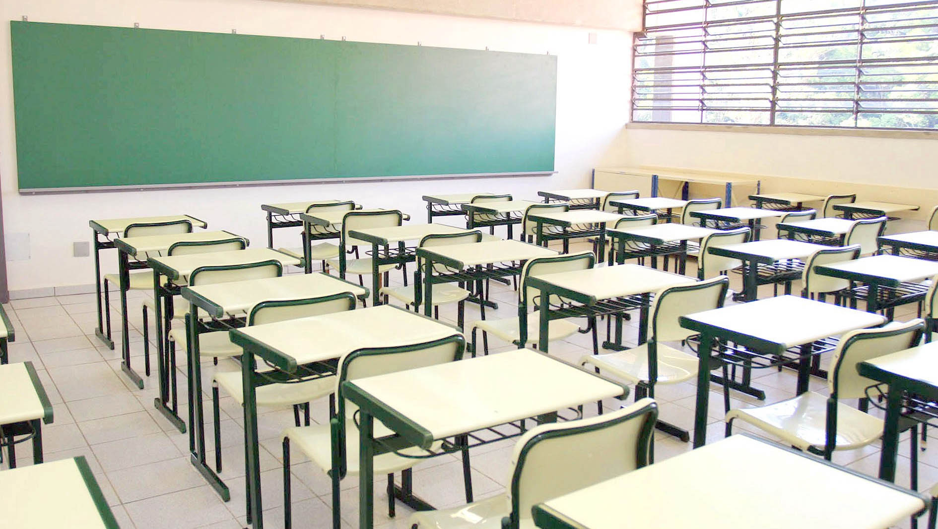   No Rio Grande do Norte, o abandono escolar alcançado, em 2018, com taxa de 11,6%, segundo informações da Secretaria de Estado da Educação e Cultura. Muitos desses estudantes saem das salas de aula vislumbrando, principalmente, fontes de renda alternativas para viver.