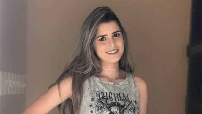   Renata Ranyelle sofreu um tiro no rosto quando trabalhava na Loja Noauge, sábado passado (23), no Centro da cidade de São Miguel, desde então estava internada no HRTM, em Mossoró-RN. Policia pede ajuda para prender o ex-namorado dela, Paulo Roberto. É só ligar 181.