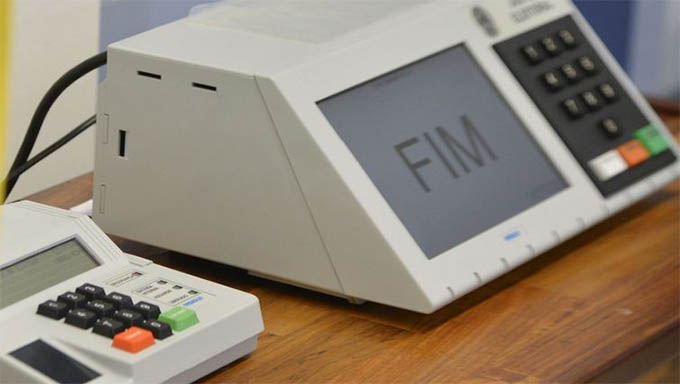   Votação está acontecendo em urnas eletrônicas; Deve terminar de 17 horas e logo em seguida já deve sair o resultado dos pleitos nas duas cidades