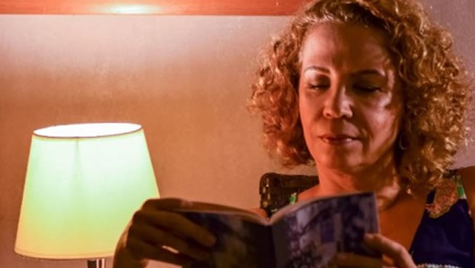  O mais novo livro da escritora e jornalista Josimey Costa, “Entre vislumbres e letras” será lançado em Mossoró, na próxima sexta-feira (5), na cervejaria Petrus (Avenida João da Escóssia, próximo à Extrafarma), às 19h