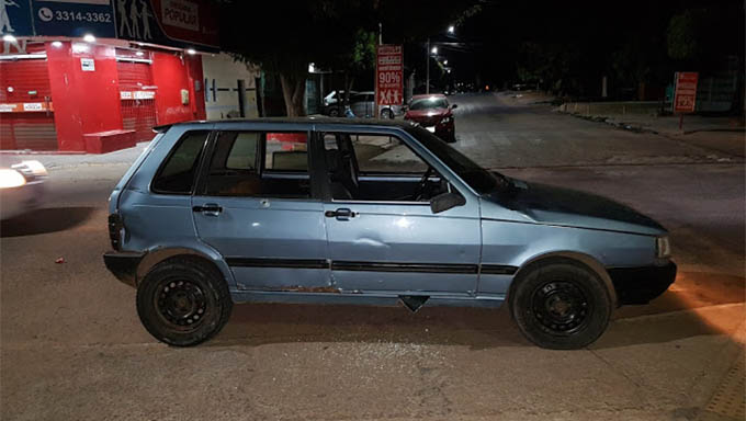   Veículo ficou com marcas de tiros; O motorista sobreviveu e o passageiro não resistiu tiro no tórax