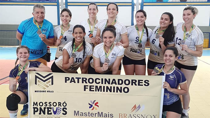   Em pé: Dedé Barros (Técnico), Laura, Maria Thereza, Diênia, Thaynara, Luíza e Lidiane. De joelhos: Letícia, Ítala, Márcia e Kayanara.