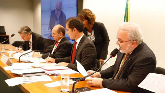   Senador Jean Paul Prates inclui duplicação das BRs 304 e 406 no PPA de 2020/2022. As emendas do senador (dir. foto) foram aprovadas nesta terça-feira, dia 10 de dezembro, na Comissão Mista de Orçamento, em Brasília.