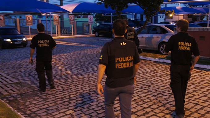  PF realiza prisões e buscas em 15 endereços do RN e em Rondônia nesta sexta-feira (13), na Operação  Expresso, com o objetivo de desarticular uma organização criminosa voltada ao tráfico internacional de  entorpecentes. 
