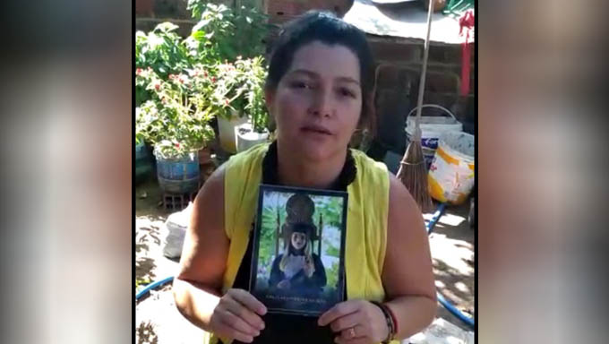 Imagem 1 -  [VÍDEO] “Peço que as autoridades tenham mais carinho por esse caso”, diz Ana Claudia da Silva, mãe da jovem Ana Clara Ferreira da Silva, que morreu misteriosamente em um hotel de Apodi em novembro. “Faz 26 dias que a minha filha se foi e eu não tenho notícias do que aconteceu com ela. Só o que eu sei é que ela tomou uma água e desta água ela veio a falecer”.