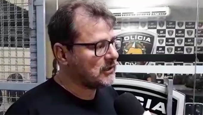 Imagem 1 -  Delegado Inácio Rodrigues também confirmou que os quatro foram os mesmos que atiraram na boca do mototaxista perto do Rebouças, que está no HRTM. Já foram todos identificados; Dois morreram em confronto com a Policia, um foi apreendido e outro está sendo procurado; A Policia não vê relação deste caso com a execução e o rápido na Rua Castelo Branco, no bairro Santo Antônio também na noite de sexta-feira