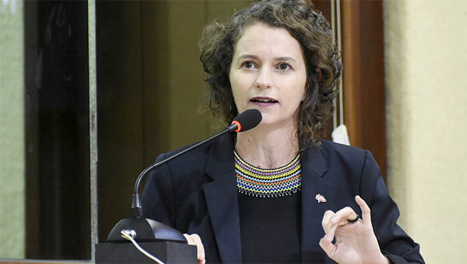   Isolda Dantas destina recursos para Hospitais e escolas de Mossoró. A Deputada realizou reuniões nos quatro cantos de Mossoró para ouvir os moradores sobre o destinos das emendas; Pediram para escolas e o Hospital Regional Tarcísio Maia.