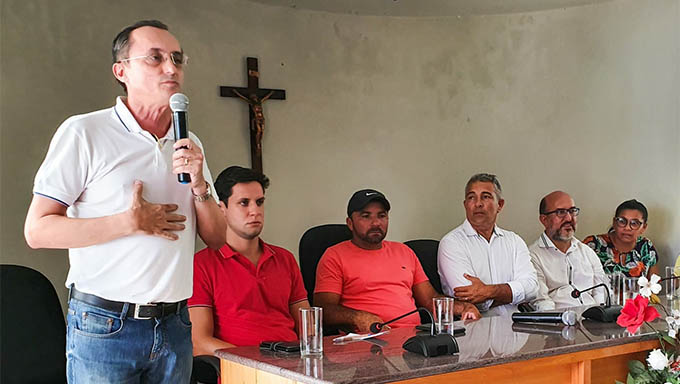   Deputado Souza conquistou apoios importantes em Triunfo Potiguar e nesta sexta-feira, dia 27, acompanhou com o presidente estadual do PSB, o deputado federal Rafael Motta, as filiações dos prefeitos Zé Bezerra, de Janduis, e Wandênio Amorim, de Almino Afonso.