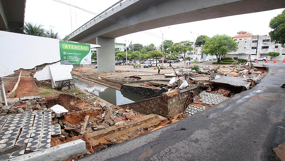   Apenas em Natal, a Defesa Civil registrou 60 ocorrências nesta quinta-feira (9) entre crateras e alagamentos.