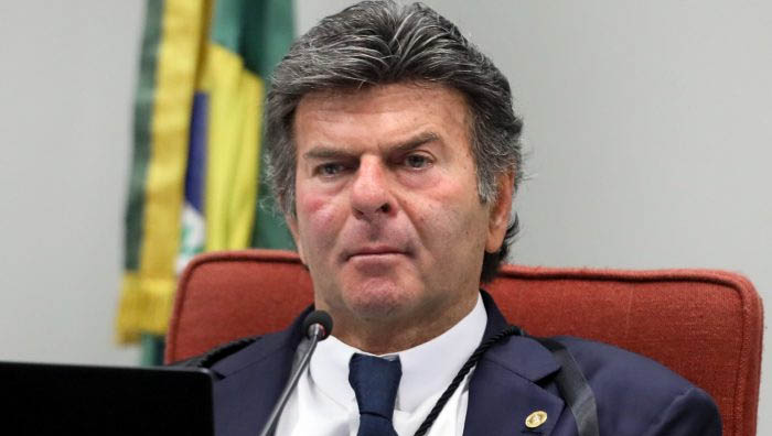   O vice-presidente do Supremo Tribunal Federal (STF), ministro Luiz Fux, suspendeu nesta quarta-feira (22), por tempo indeterminado, a implementação do chamado juiz de garantias, previsto no pacote anticrime aprovado pelo Congresso Nacional em dezembro do ano passado.
