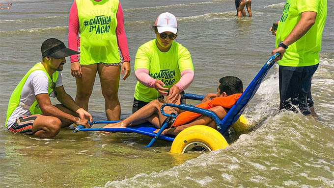 Imagem 1 -   “A Praia é Para Todos” valoriza e inclui pessoas com deficiência em Tibau. O Projeto, realizado pelo segundo ano consecutivo, aconteceu entre as 8h e às 15h deste domingo (26), com diversas atividades esportivas e de lazer, beneficiando cerca de 500 pessoas de vários municípios da região.   