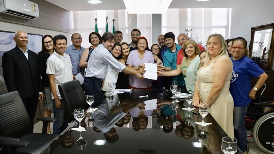   [VÍDEO] Fátima anuncia convocação de 600 professores aprovados no concurso da educação. O anúncio foi feito por volta das 18h desta terça-feira (4), através do perfil da governadora no Instagram. Os convocados foram aprovados no último concurso público da educação realizado no estado, no ano de 2015.