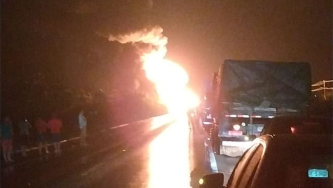   Também teve explosões. Moradores do bairro Frutilândia conseguiu registrar as chamas e as explosões e publicaram nas redes sociais. Também foram registrados vídeos no local.