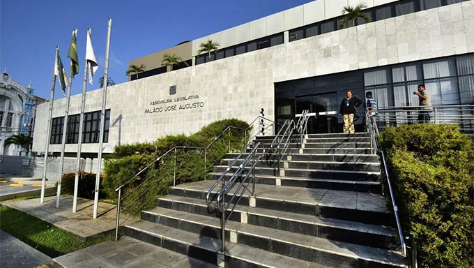   Estes recursos são sobras do duodécimos dos exercícios anteriores da Assembléia Legislativa do RN, que os deputados aprovaram, em 2019, ficar com estes recursos em caixa; Diante da situação de calamidade, estes recursos deveriam ser usados para combater o coronavirus